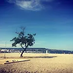 Апартаменты By The Waves Luxury *