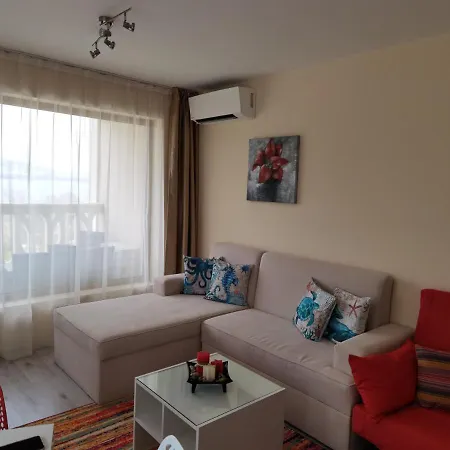 By The Waves Luxury דירה וארנה
